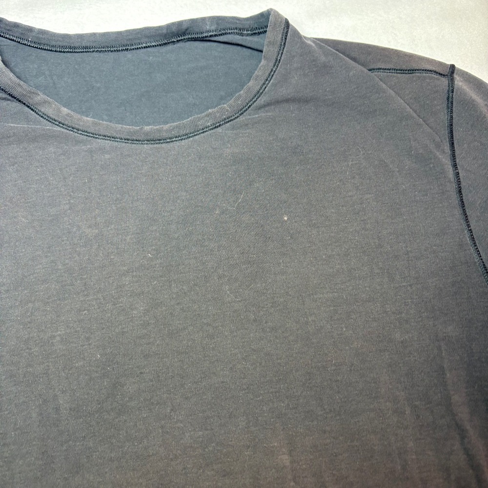 Lululemon Mens Short Sleeve Cotton Blend T-Shirt Black Grey Curved Hem Logo - Picture 5 of 5